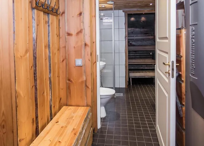 Spectacular Rural Log House With 2 Saunas Next To A Beautiful Lake