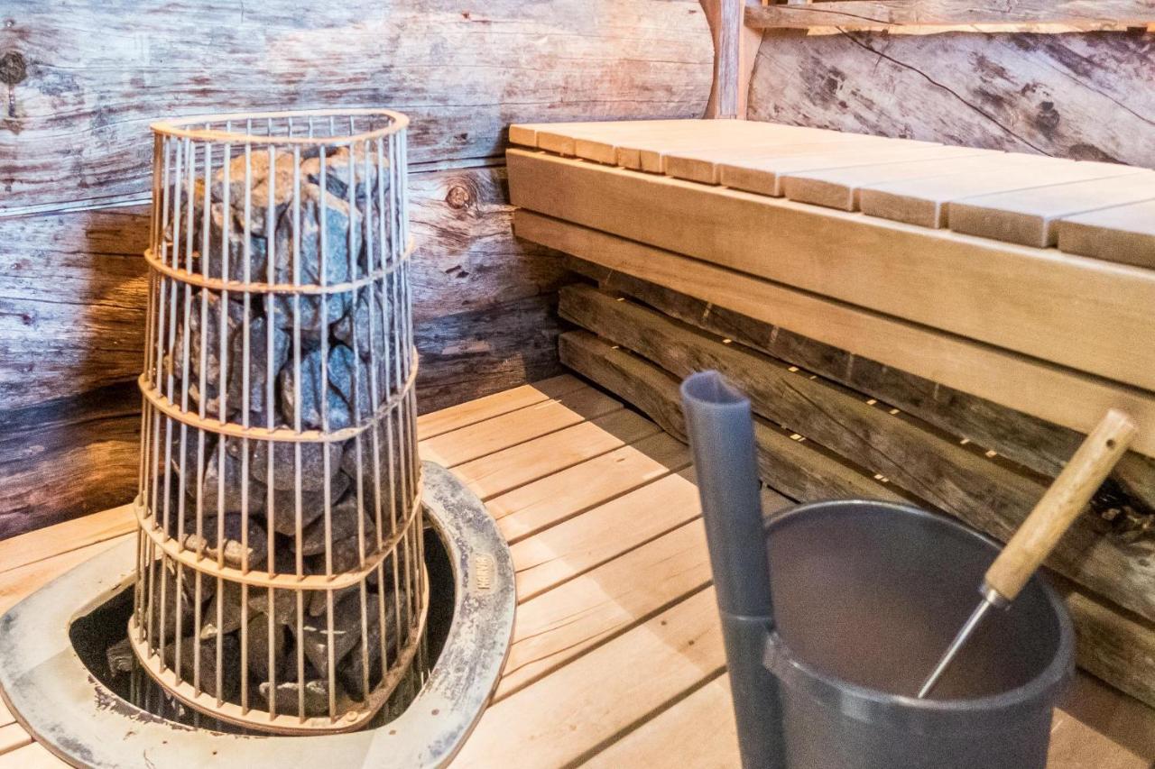 Holiday home Spectacular Rural Log House With 2 Saunas Next To A Beautiful