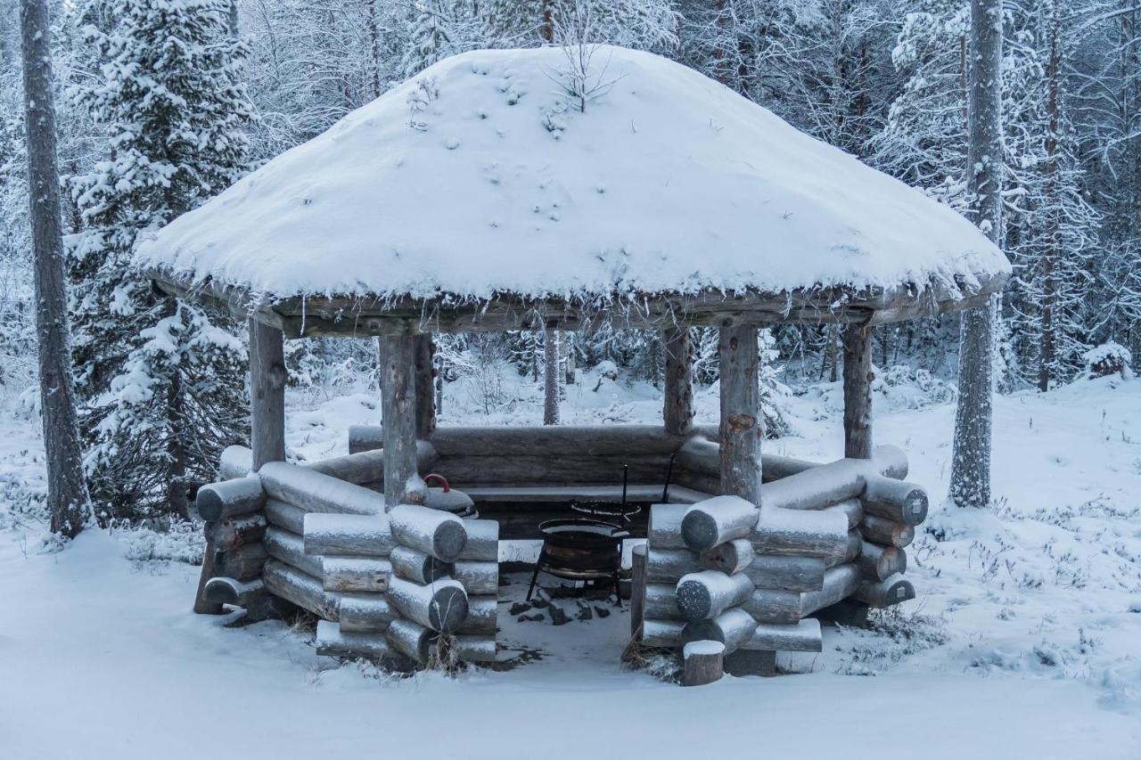 Spectacular Rural Log House With 2 Saunas Next To A Beautiful