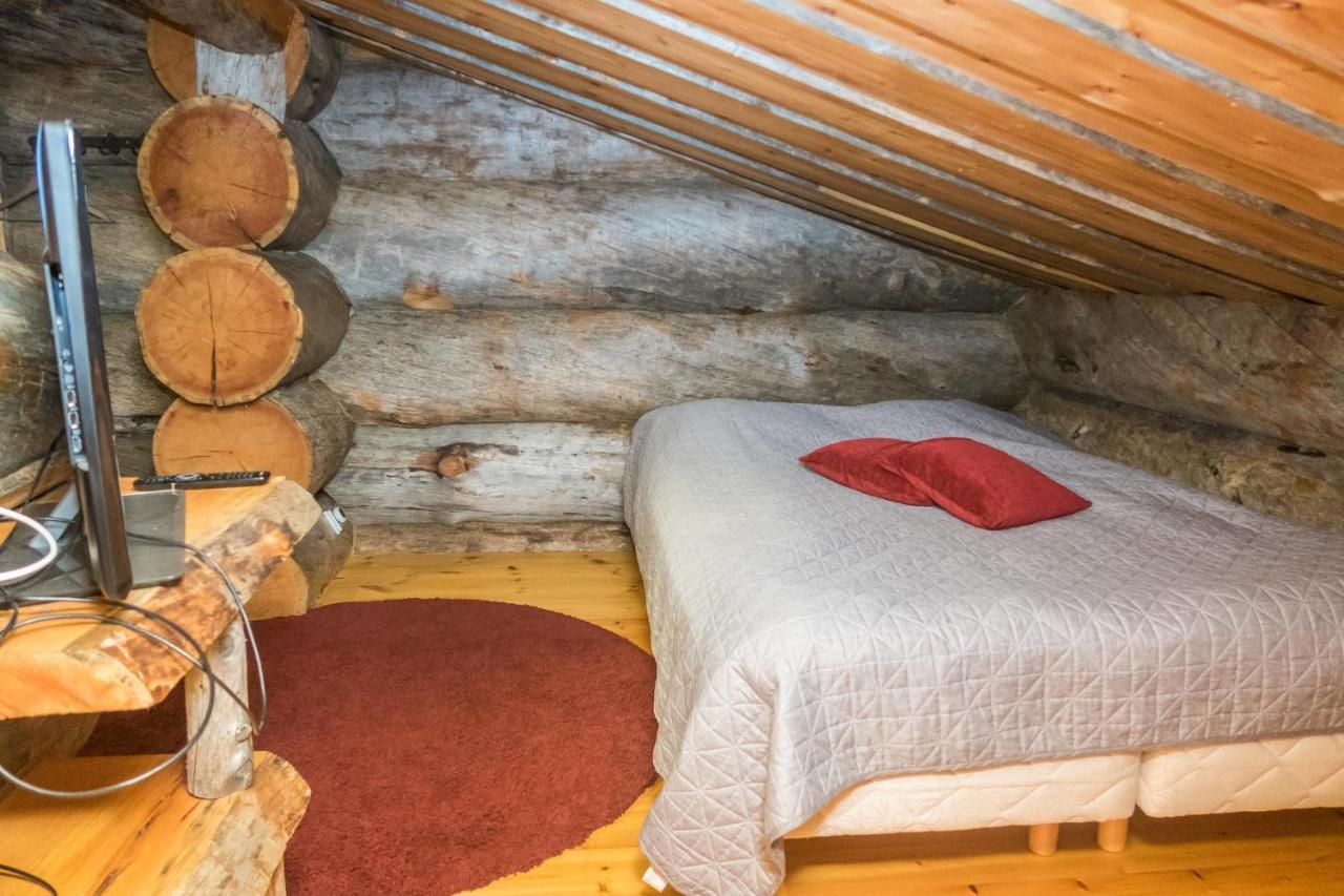 Holiday home Spectacular Rural Log House With 2 Saunas Next To A Beautiful *