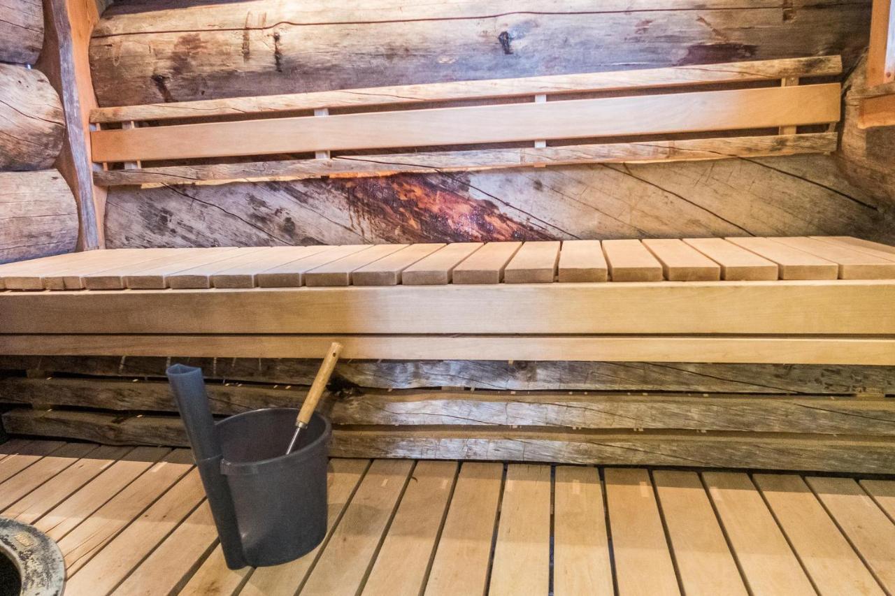 Holiday home Spectacular Rural Log House With 2 Saunas Next To A Beautiful *
