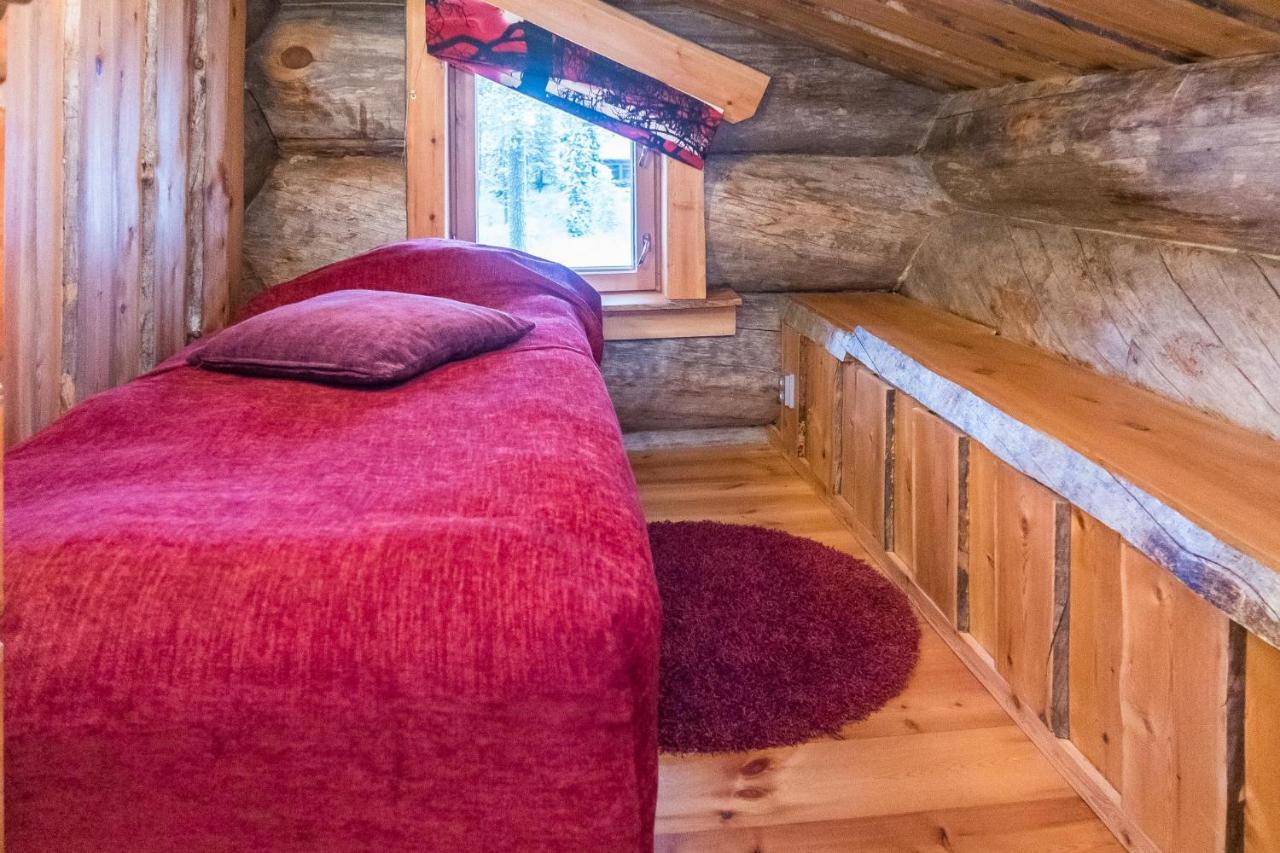 Holiday home Spectacular Rural Log House With 2 Saunas Next To A Beautiful *